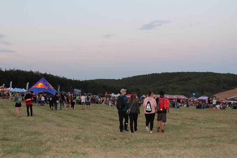 V pátek odstartoval oblíbený festival pod hradem Točníkem.