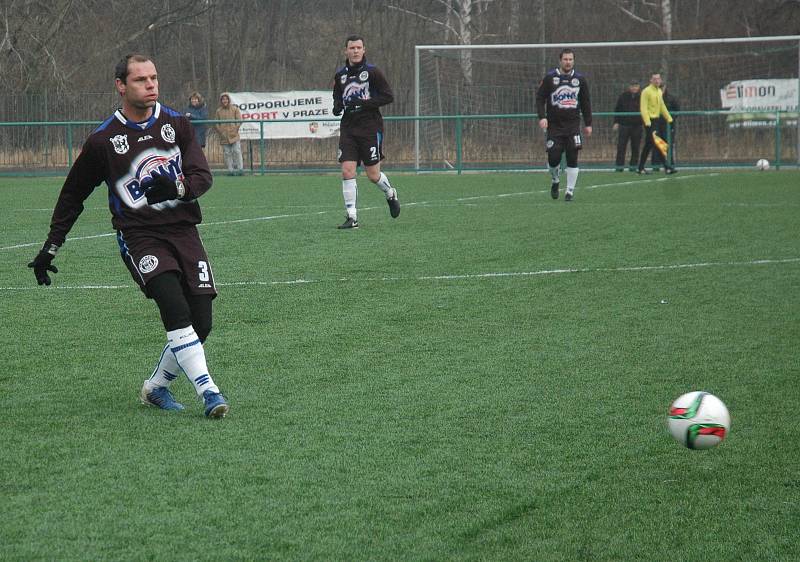 Fotbalisté Hořovicka (v oranžovém) přestříleli Kladno 4:3.