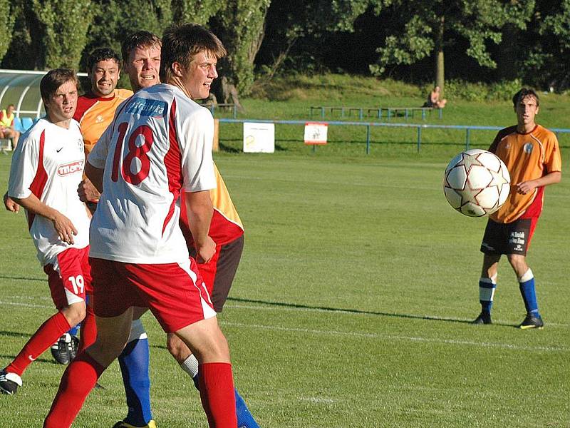 Fotbalisté Hořovicka porazili Votice 2:0