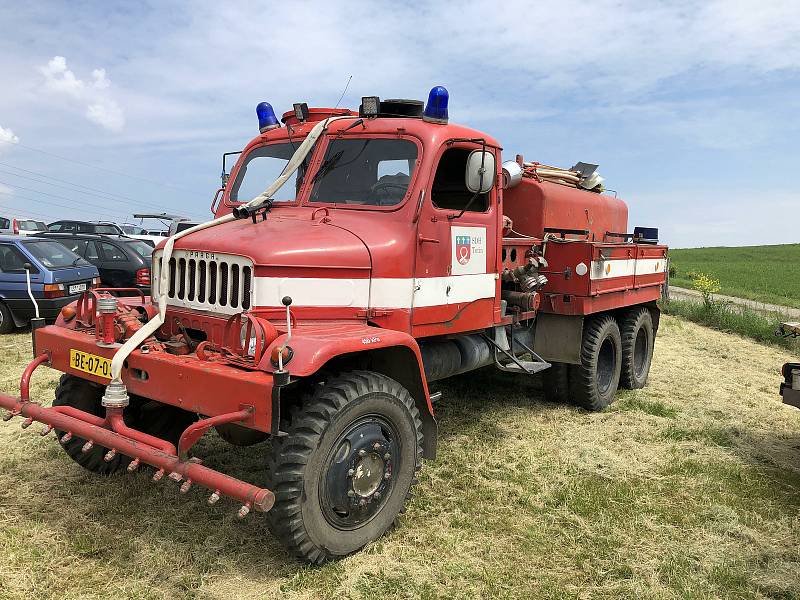 Tetínské farmářské trhy na Koledníku.