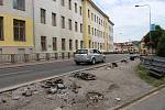 V místě bývalé odbočky z Plzeňské do Havlíčkovy ulice vznikne po zhruba dvouměsíčních stavebních úpravách celistvý chodník. V rámci jeho výstavby se ten stávající vybourá a zrekonstruuje.
