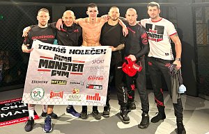 Tomáš Holeček a jeho přátelé při Galavečeru bojových sportů Fight night Metgas Beroun Králův Dvůr 4.