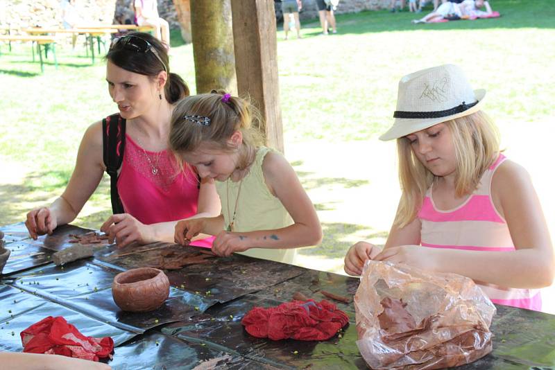 Archeologové, soutěže a spousta dobré zábavy čekali v sobotu na návštěvníky akce Mamuti na Točníku.