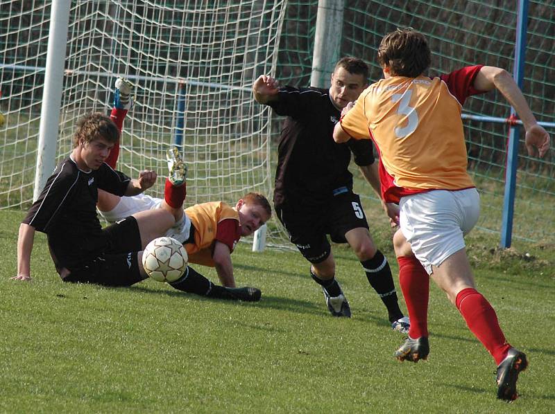 Divizní fotbalisté Hořovicka porazili druhé Strakonice 1:0.