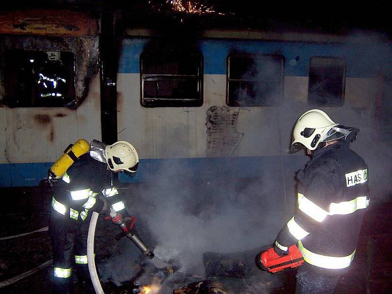 Požár osobního vlaku ve stanici Černošice