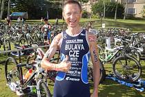 František Bulava slaví třetí místo na Havaji.