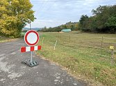 Cyklostezka z Berouna do Srbska už byla uzavřena, přesto je možné tudy až do čtvrtka projet.