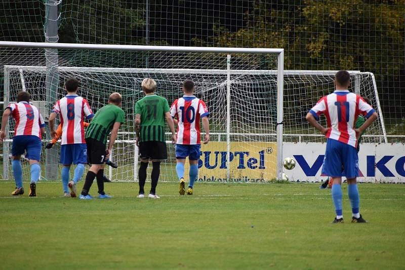 Fotbalová divize, skupina A: FC Rokycany - Český lev Union Beroun 4:1 (3:0).