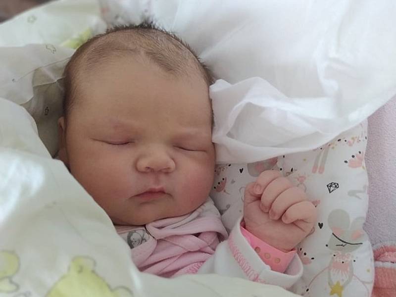 Laura Šprunglová, Příbram. Narodila se 29. května 2022. Po porodu vážila 4,39 kg a měřila 51 cm. Rodiče jsou Aneta a Štěpán Šprunglovi. (porodnice Hořovice)