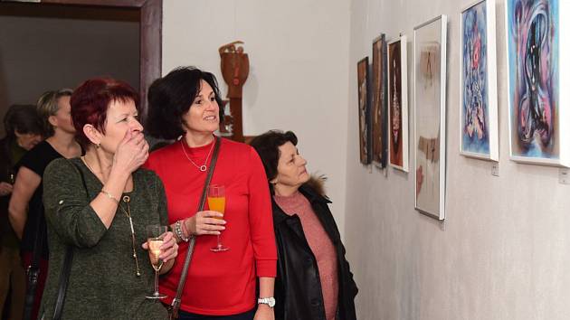 Výstava Jana Ryndy zahájila provoz nové galerie v prostorách TJ Sokol Králův  Dvůr.