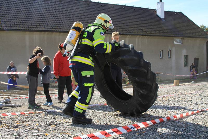 Z hasičské soutěže 'Toughest Firefighter Alive - Nejtvrdší hasič přežije' v Broumech.