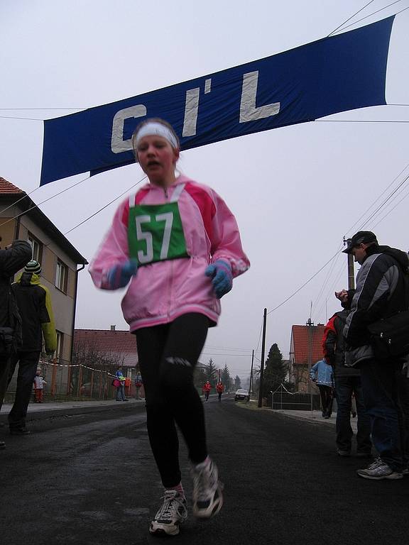 V dětské kategorii dívek proběhla jako první cílem desetiletá Johanka Šafráková z Berouna