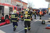 Požár ve Společenském domě Plzeňka byl jen námětem pro cvičení integrovaného záchranného systému. 