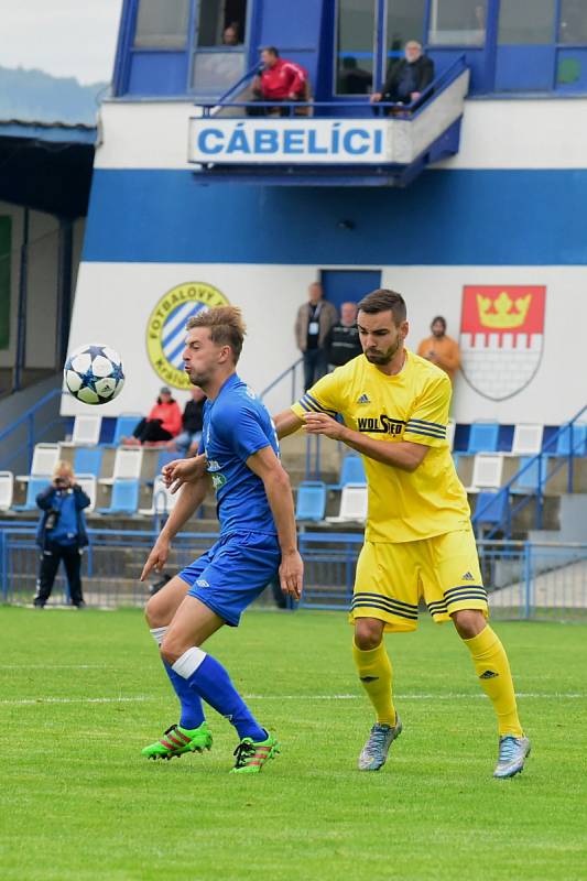 Fotbalisté Králova Dvora (v modrém) doma porazili Domažlice 1:0. 