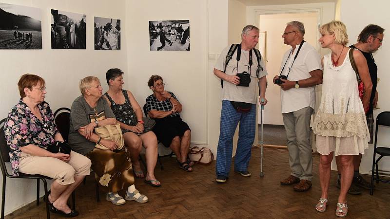 Z vernisáže výstavy fotografií Vladimíra Kasla ve Starém zámku v Hořovicích.