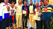 Fotbalisté Cembritu Beroun se v Bratislavě potkali se svým příznivcem Radkem Gudasem a Jakubem Voráčkem.
