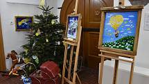 V berounském Muzeu Českého krasu vystavuje své obrazy s vánoční a zimní tématikou malířka Lucie Suchá.