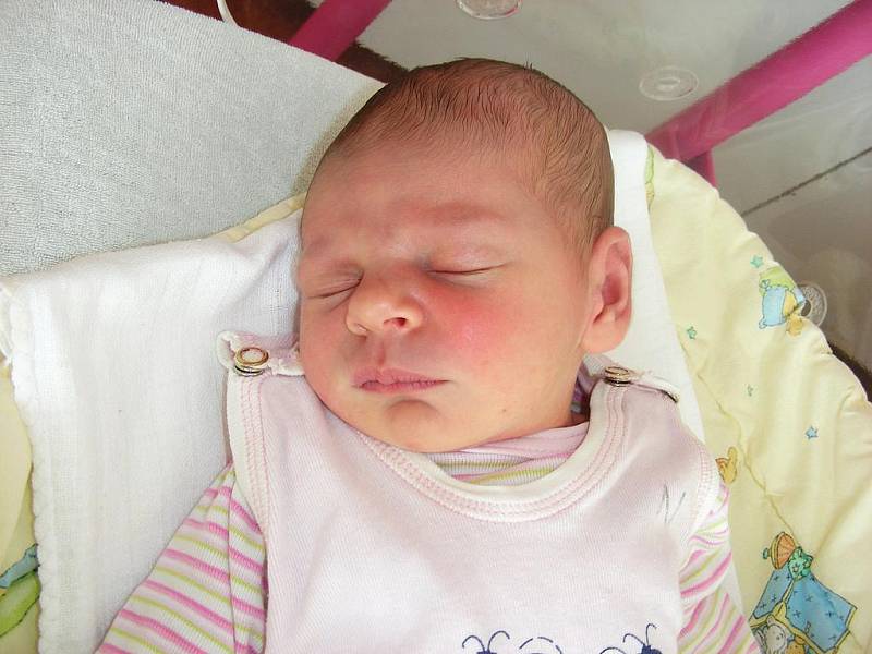 V pondělí 26. 7. se stali rodiči manželé Renata a Bohuslav Zapadlovi z Prahy 5. V ten den společně přivítali na světě holčičku, které vybrali jméno Ema. Po porodu Emičce navážily sestřičky v porodnici 3,10 kg. 