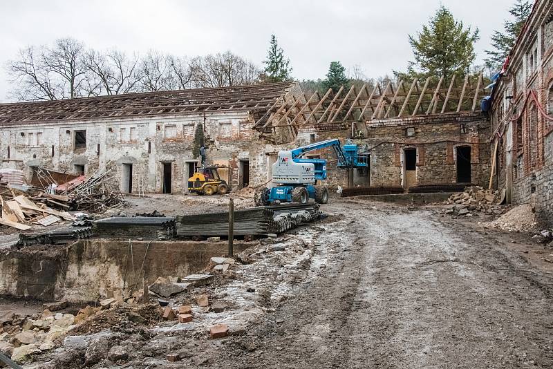 Bourací práce míří pomalu do finále a už se začíná postupně opravovat.