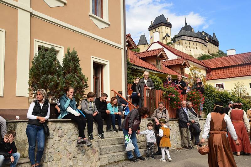 Z císařského průvodu v rámci Karlštejnského vinobraní.