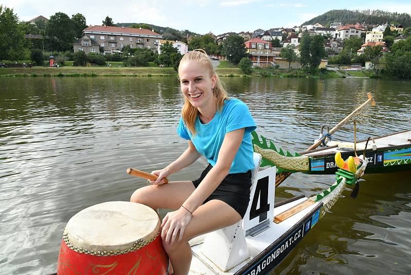 Osmnácté závody dračích lodí v Berouně.