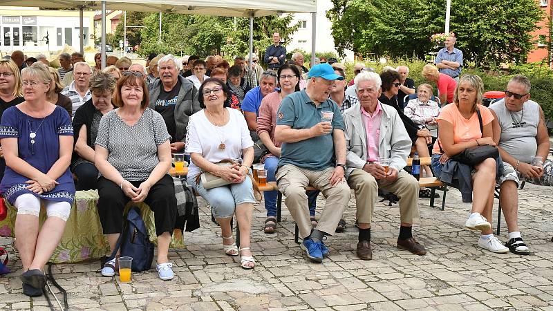 Z přehlídky dechových kapel v Berouně s názvem Dechovka u Hvězdy.