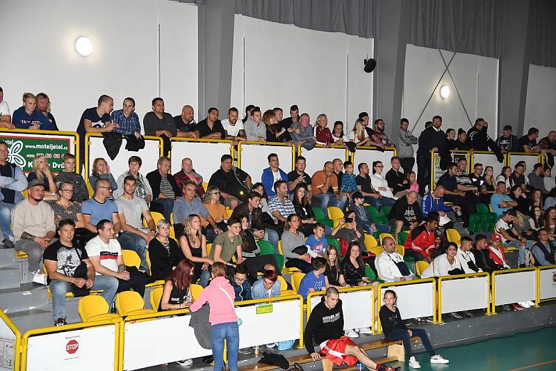 Z desátého ročníku Galavečeru boxu ve sportovní hale v Králově Dvoře.