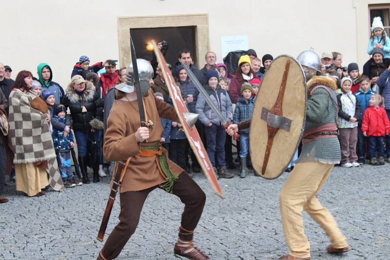 Z oslav keltského svátku Samhain v areálu zámku v Nižboru v roce 2017.