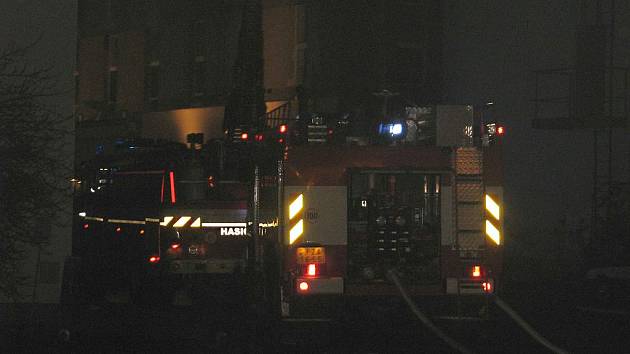 Požár gramofonky likvidovalo devět hasičských jednotek