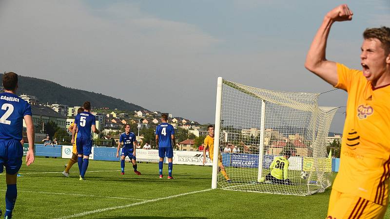 Cábelíci (v modrém) vypadli z poháru s pražskou Duklou.