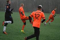 Fotbalisté Hořovicka (v oranžovém) přestříleli Kladno 4:3.