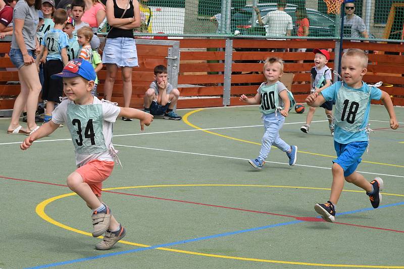 Nové multifunkční hřiště se otevřelo při příležitosti dětského sportovního dne