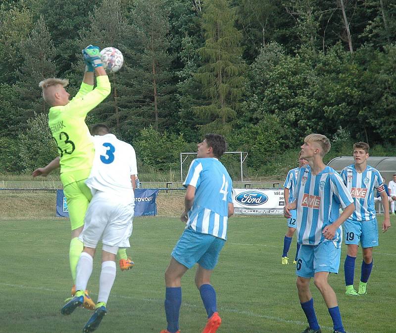 Z titulu krajského přeborníka starších dorostenců se radovala po výhře 2:0 Čáslav.