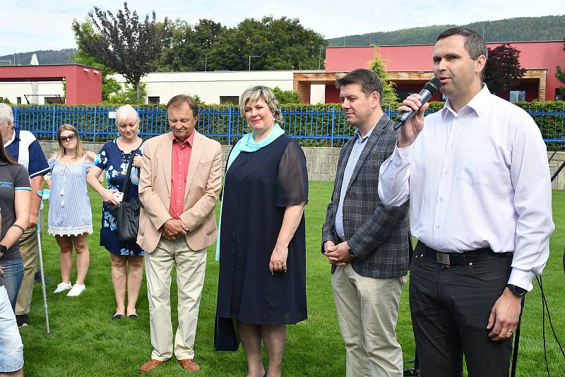 Ze slavnostního otevření berounského venkovního koupaliště na Velkém sídlišti.