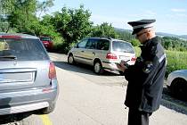 Hořovičtí strážní musí řešit nevhodné parkování u místní nemocnice