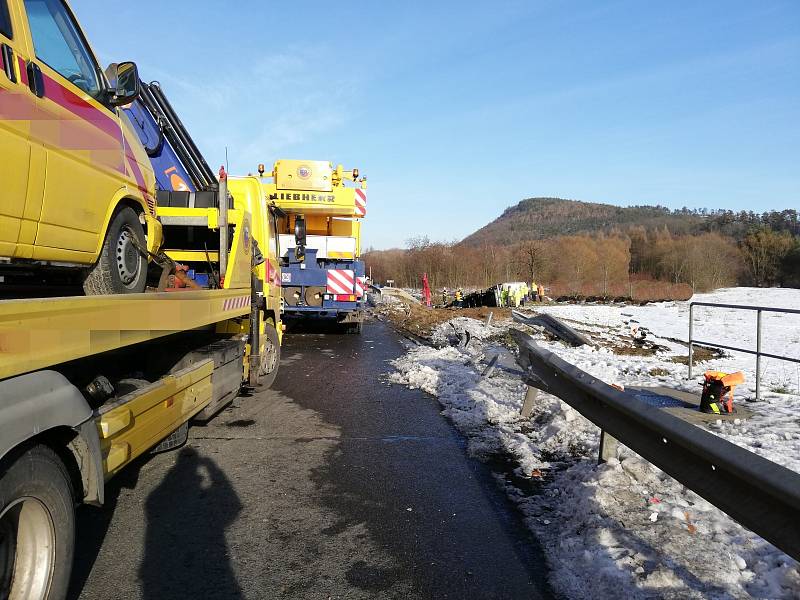 Dopravní nehoda nákladního automobilu na plzeňské dálnici.