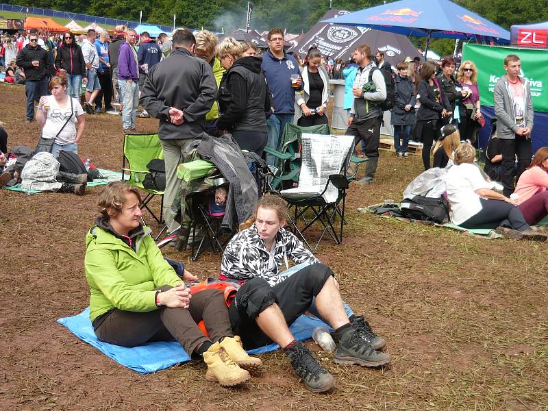 Festival Hrady.CZ, který si oblíbily tisíce fanoušků po celé České republice, zahájil letošní ročník opět na louce pod Točníkem.