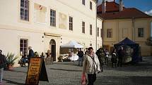 Na zámku v Nižboru se o víkendu konala tradiční akce místního zahrádkářského svazu, tentokrát pod taktovkou podzimních dekorací a výpěstků ze zahrad.