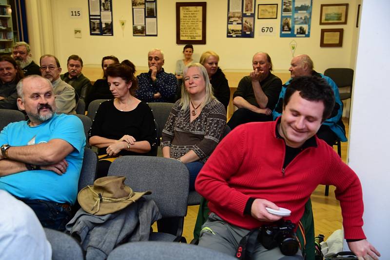 Ze křtu knihy 'Tajemství řeky Klabavy' v knihovně ve Strašicích.