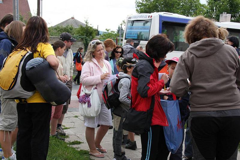 Prázdniny začaly, děti odjely na skautský tábor