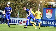 Fotbalisté Králova Dvora (v modrém) vyhráli středočeské derby.