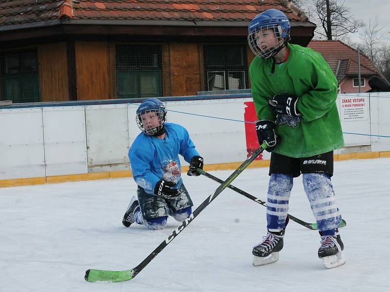 Z hokejového tréninku dětí.