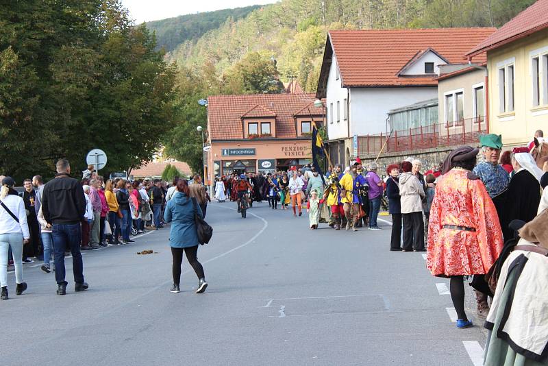 Tradiční, již 22. Karlštejské vinobraní, konané o víkendu 29. a 30. září, opět přilákalo tisíce lidí z České republiky i ze zahraničí. Připraven byl stejně jako každoročně bohatý program pro oba dny.