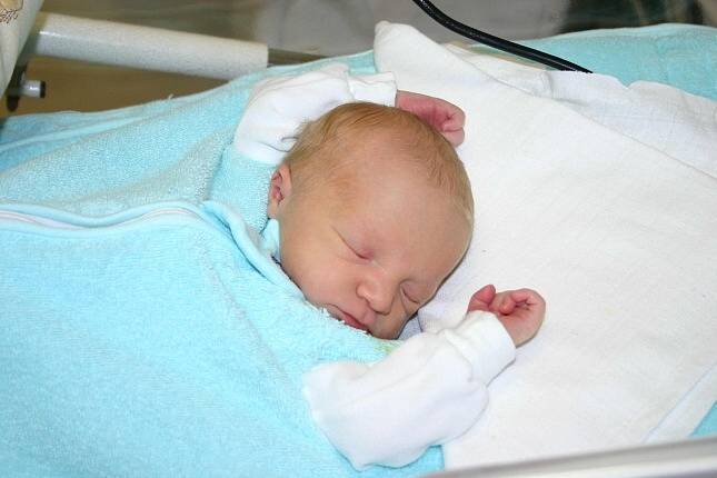 Synkovi Jiříkovi (2,5) pořídili rodiče Lenka a Michal Kolbovi z Prahy sestřičku Zuzanku. Zuzanka se narodila 19. 12. a po porodu vážila 3,24 kg a měřila 48 cm.