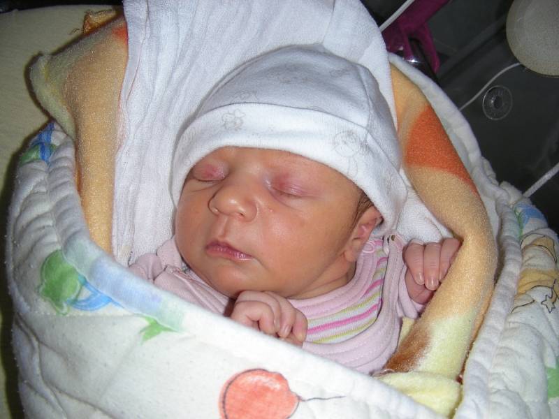 K šestiletým dvojčátkům Sáře a Emě si rodiče Lucie Zigmundová a Marko Ljubisavljevič z Leontýnu pořídili dcerku Valerii. Valerie se narodila 12. dubna v 8:23 hodin, vážila 3,10 kg a měřila 47 cm.