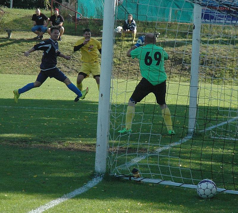 Na hřišti v Oseku se hrál dobrý duel třetí třídu s výhrou domácích Chaloupek 3:2.