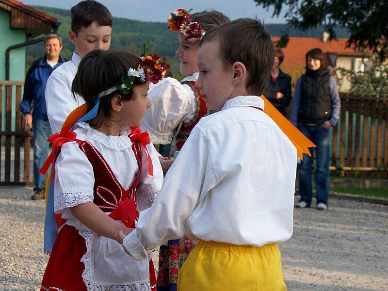 Staročeské máje ve Vižině