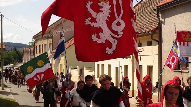 Na Tetín dorazil v sobotu 2. června průvod vévody Štěpána, další den pokračoval na Karlštejn v rámci královského průvodu.