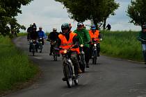 Na účastníky 5. ročníku Praskoleské jízdy mopedistů čekala 70 kilometrů dlouhá trať napříč regionem.