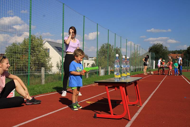 Ze Dne otevřených dveří a sportovního dne v ZŠ Broumy.